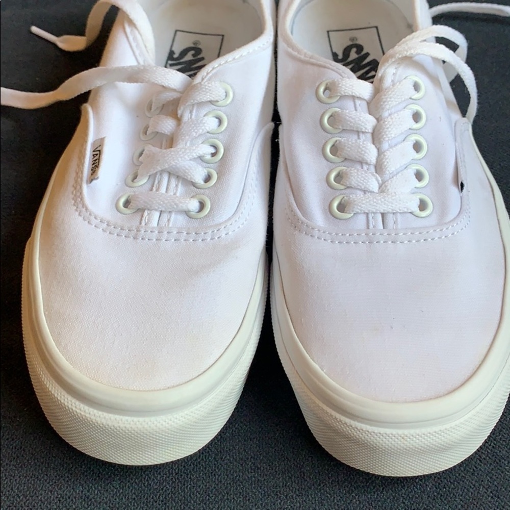 White Vans (W. 8.0)